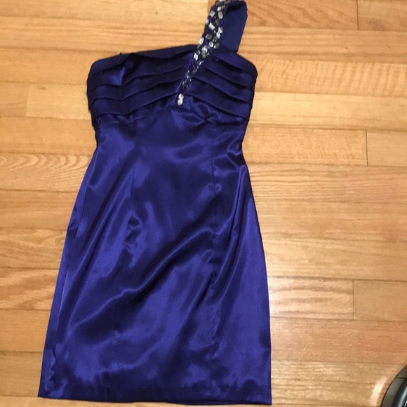 Junior dress - Picture 1 of 4